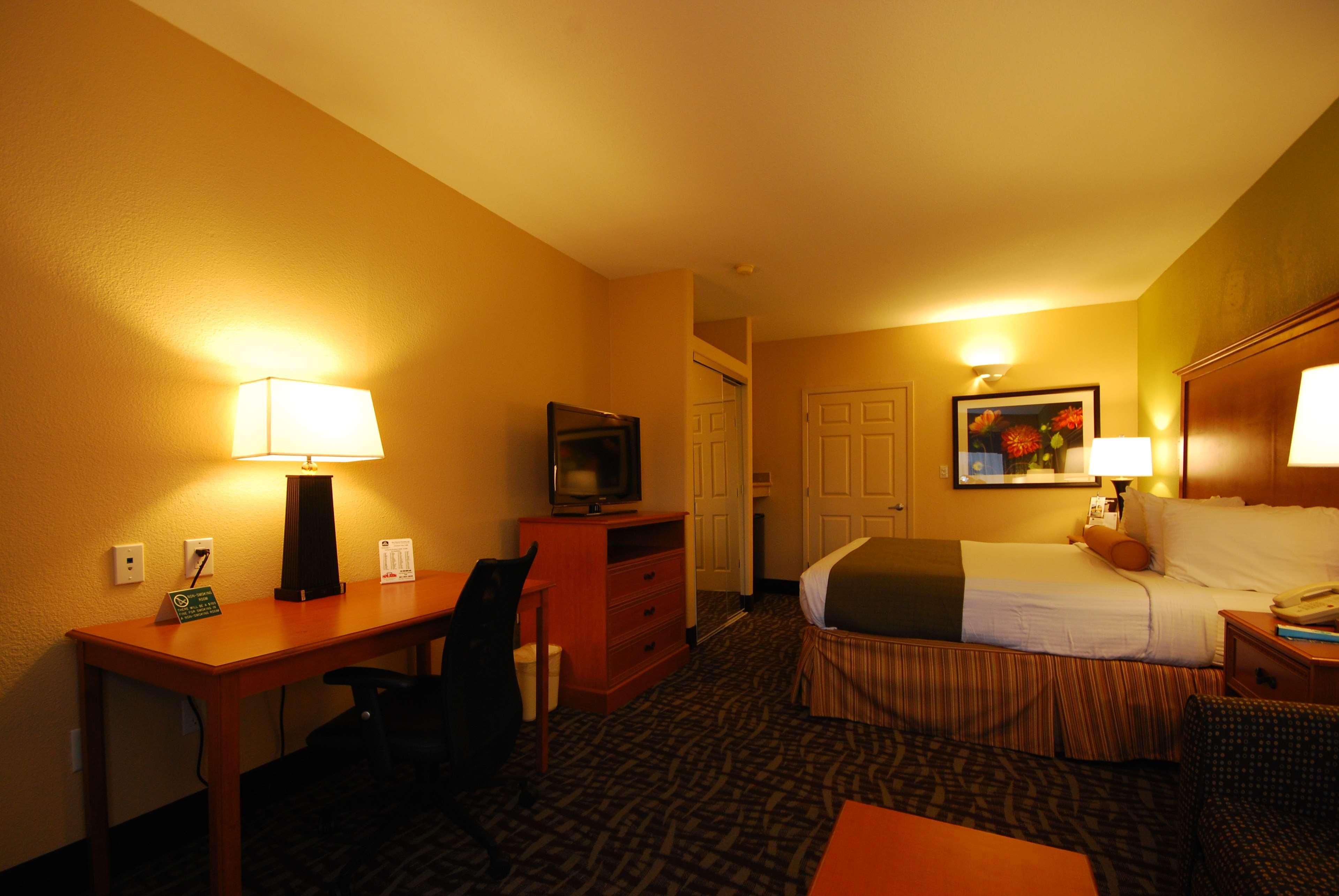 Best Western Plus Emerald Inn & Suites Garden City Kültér fotó