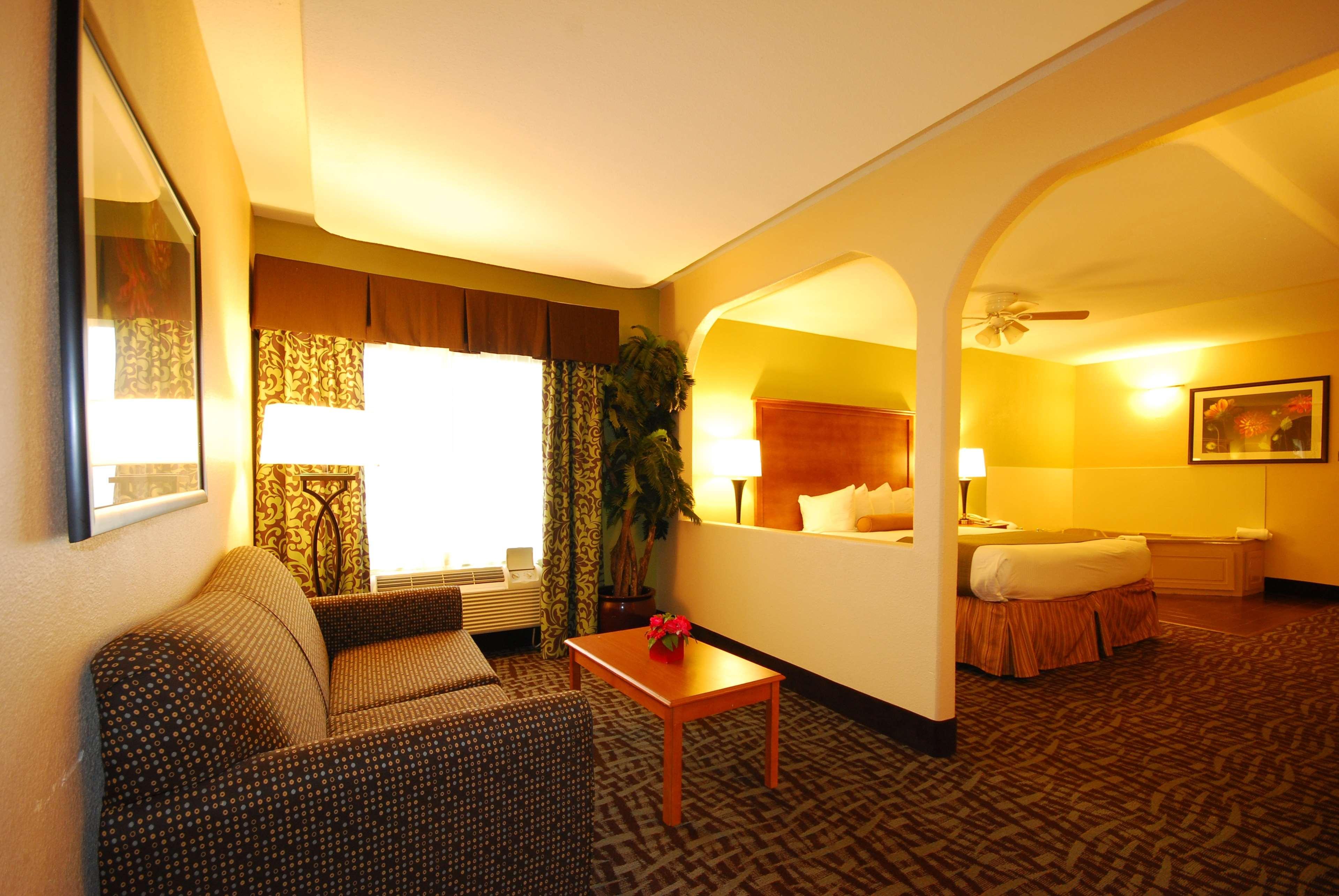 Best Western Plus Emerald Inn & Suites Garden City Kültér fotó