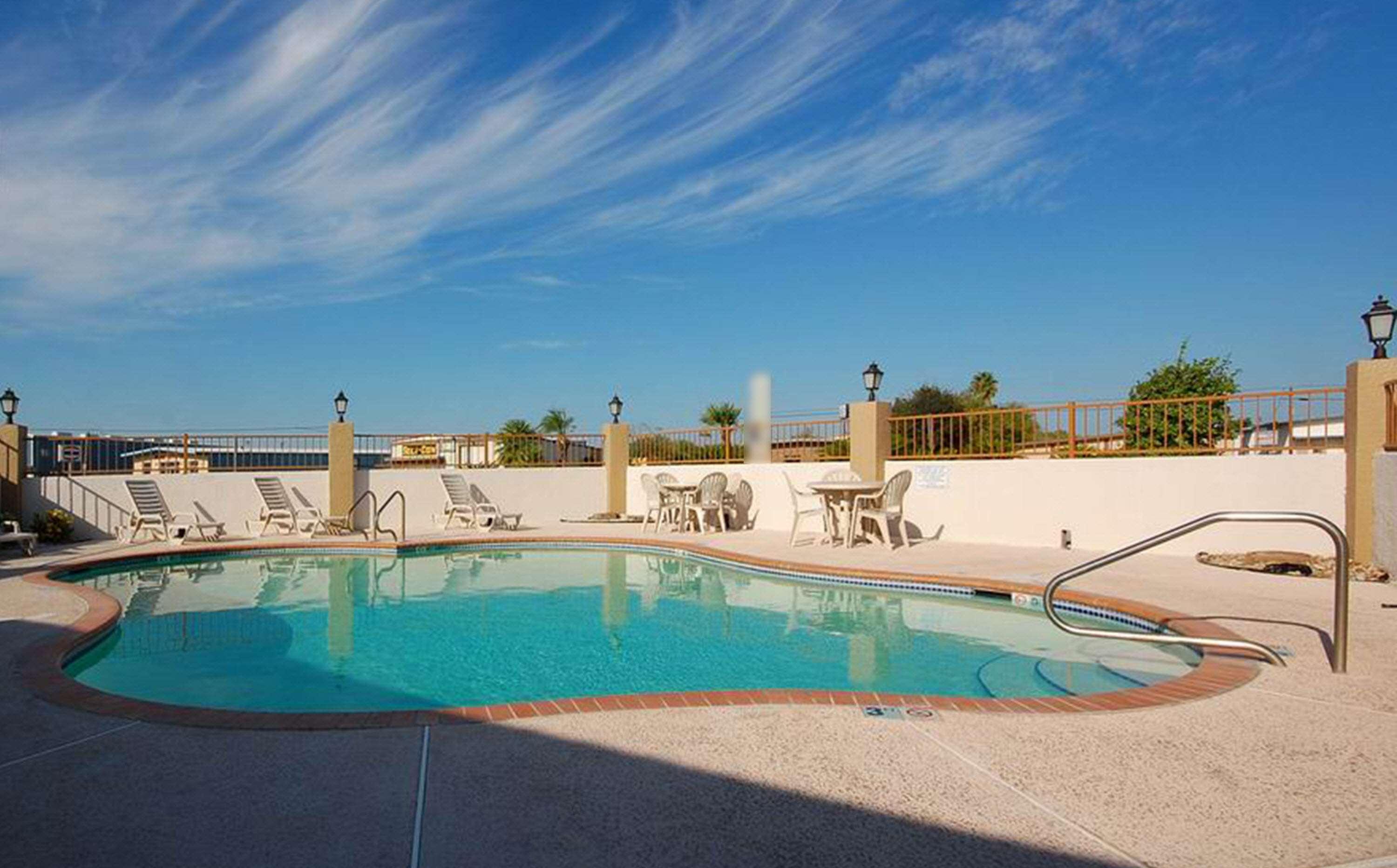 Best Western Plus Emerald Inn & Suites Garden City Kültér fotó
