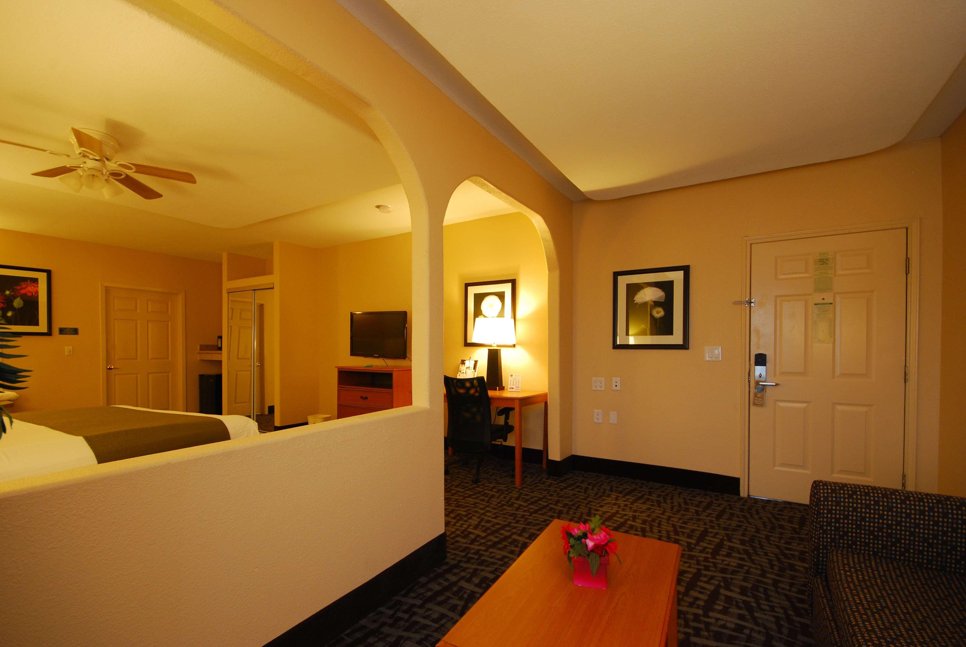 Best Western Plus Emerald Inn & Suites Garden City Kültér fotó