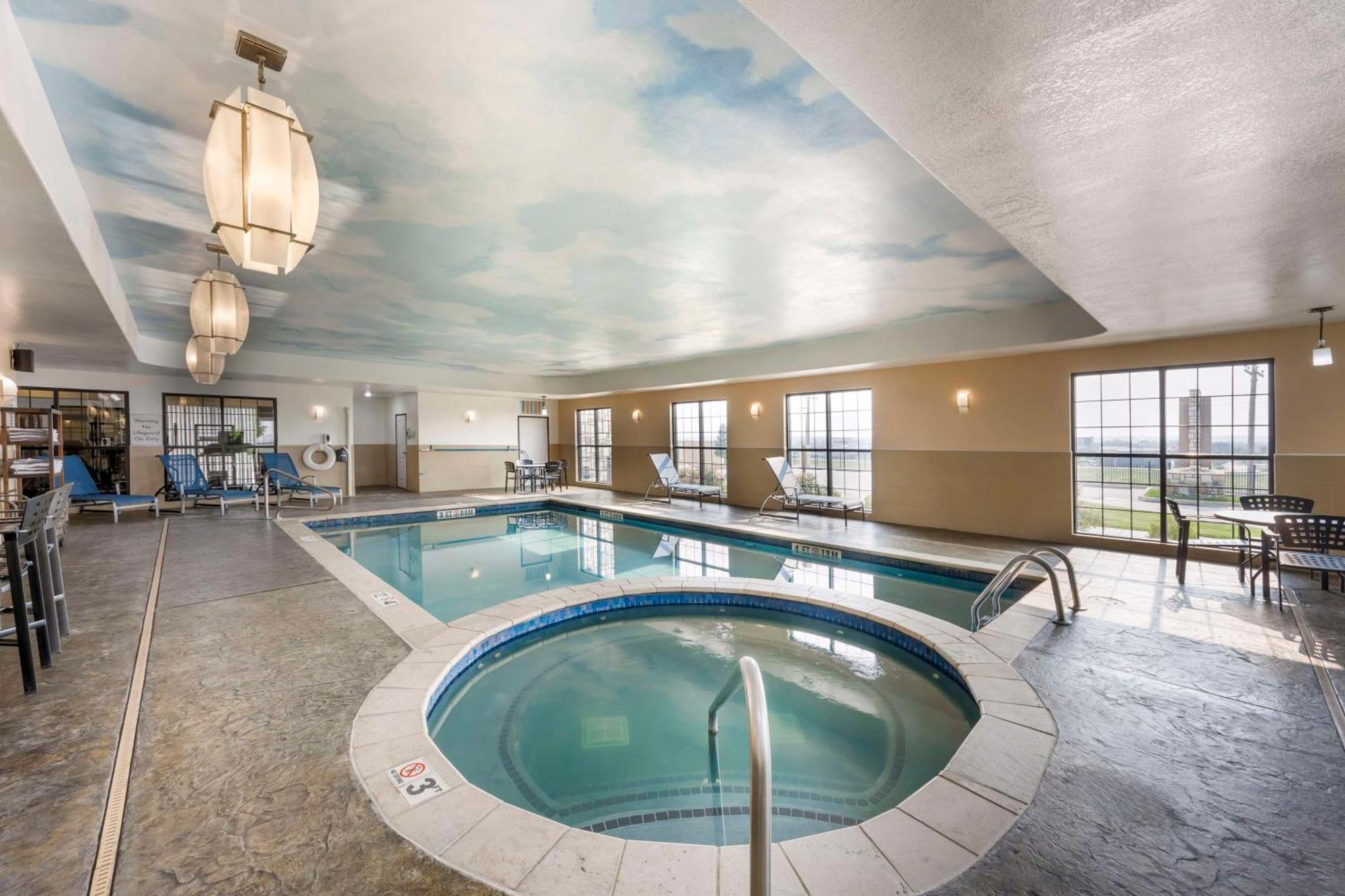 Best Western Plus Emerald Inn & Suites Garden City Kültér fotó