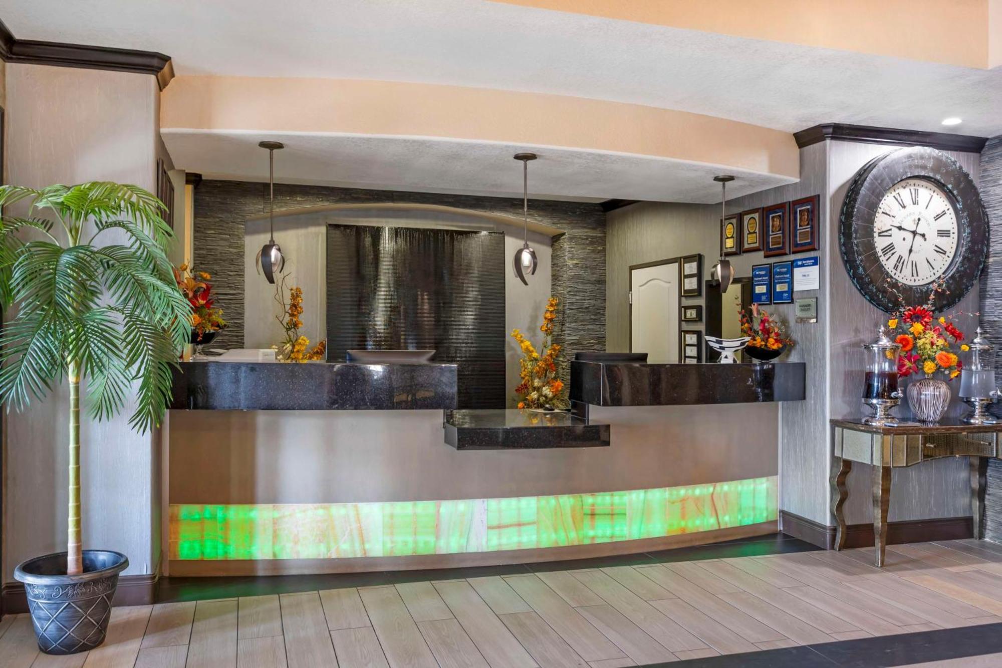 Best Western Plus Emerald Inn & Suites Garden City Kültér fotó
